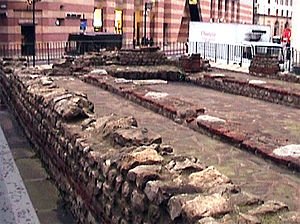 300px-Ruins_of_the_Mithras_Temple_in_the_City_of_London,_2004.jpg