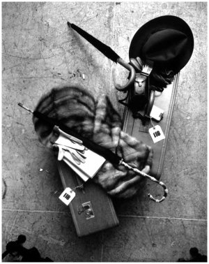 irving-penn-vogue-luggage-new-york-march-24-1948.jpg