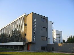 260px-Bauhaus-Dessau_main_building.jpg