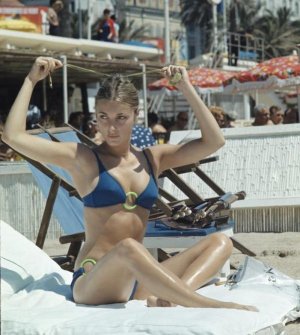 tate sharon-on the beach at the cannes film-festival-1968-1-R2.jpg