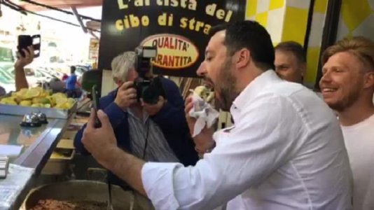Salvini-mangia.jpg