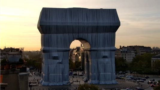 Screenshot 2021-09-28 at 08-32-02 Christo and Jeanne-Claude L'Arc de Triomphe, Wrapped – Live Vi.png