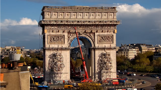 Screenshot 2021-10-05 at 17-15-06 Christo and Jeanne-Claude L'Arc de Triomphe, Wrapped – Live Vi.png