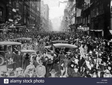 la-prima-guerra-mondiale-armistizio-vittoria-festeggiamenti-in-new-york-city-11-novembre-1918-bt.jpg