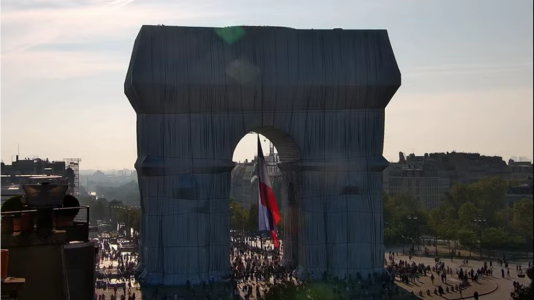 Screenshot 2021-09-25 at 10-03-51 Christo and Jeanne-Claude L'Arc de Triomphe, Wrapped – Live Vi.png
