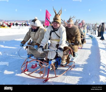 cinese-partecipanti-mongola-cavalcare-slittino-al-2015-cina-ghiaccio-e-neve-nadam-fair-di-hulunb.jpg