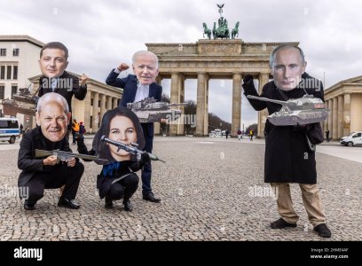 activists-wearing-masks-of-german-chancellor-olaf-scholz-ukraine-president-volodymyr-zelensky-...jpg