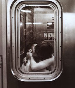 bacio-sul-treno_1.jpeg