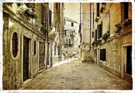 6894580-antiche-strade-di-venezia--immagine-in-stile-retro.jpg